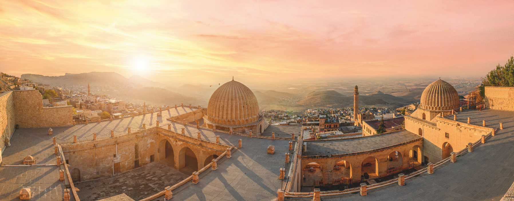 Her köşesi farklı zamanlara kapı aralayan Mardin