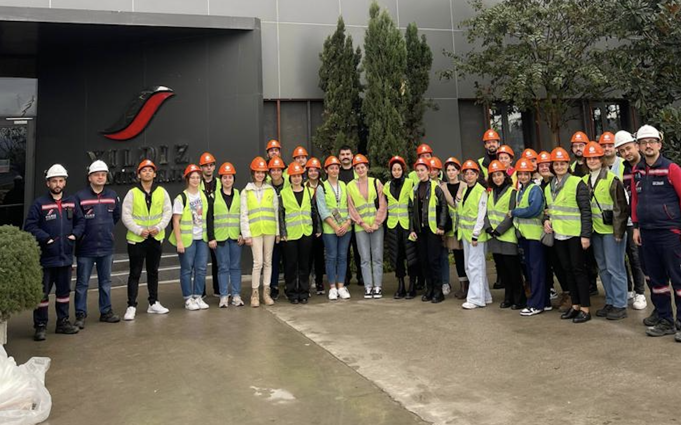 Kocaeli Üniversitesi öğrencilerinden Yıldız Demir Çelik’e ziyaret