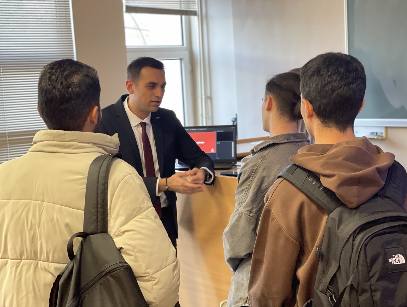 Yıldız Demir Çelik İTÜ’de öğrencilerle bir arada